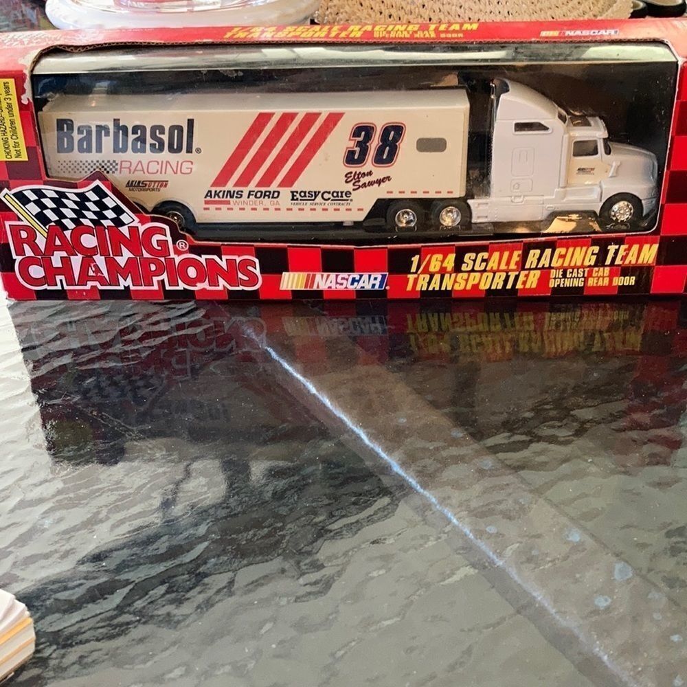 1997 Nascar Barbasol #38 transpoter 1:64 Die cast NIB